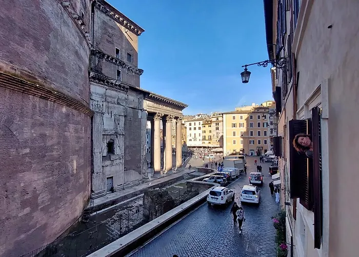 The Pantheon View In The Heart Of Apartment