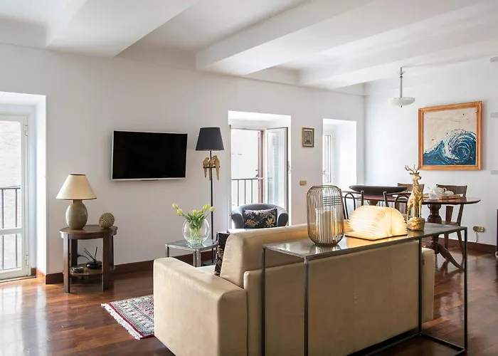 The Pantheon View In The Heart Of Apartment