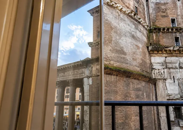 The Pantheon View In The Heart Of *